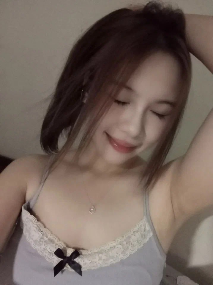 Cô giáo tuổi teen nhí nhảnh vú ngon và mấy cậu học trò số hưởng